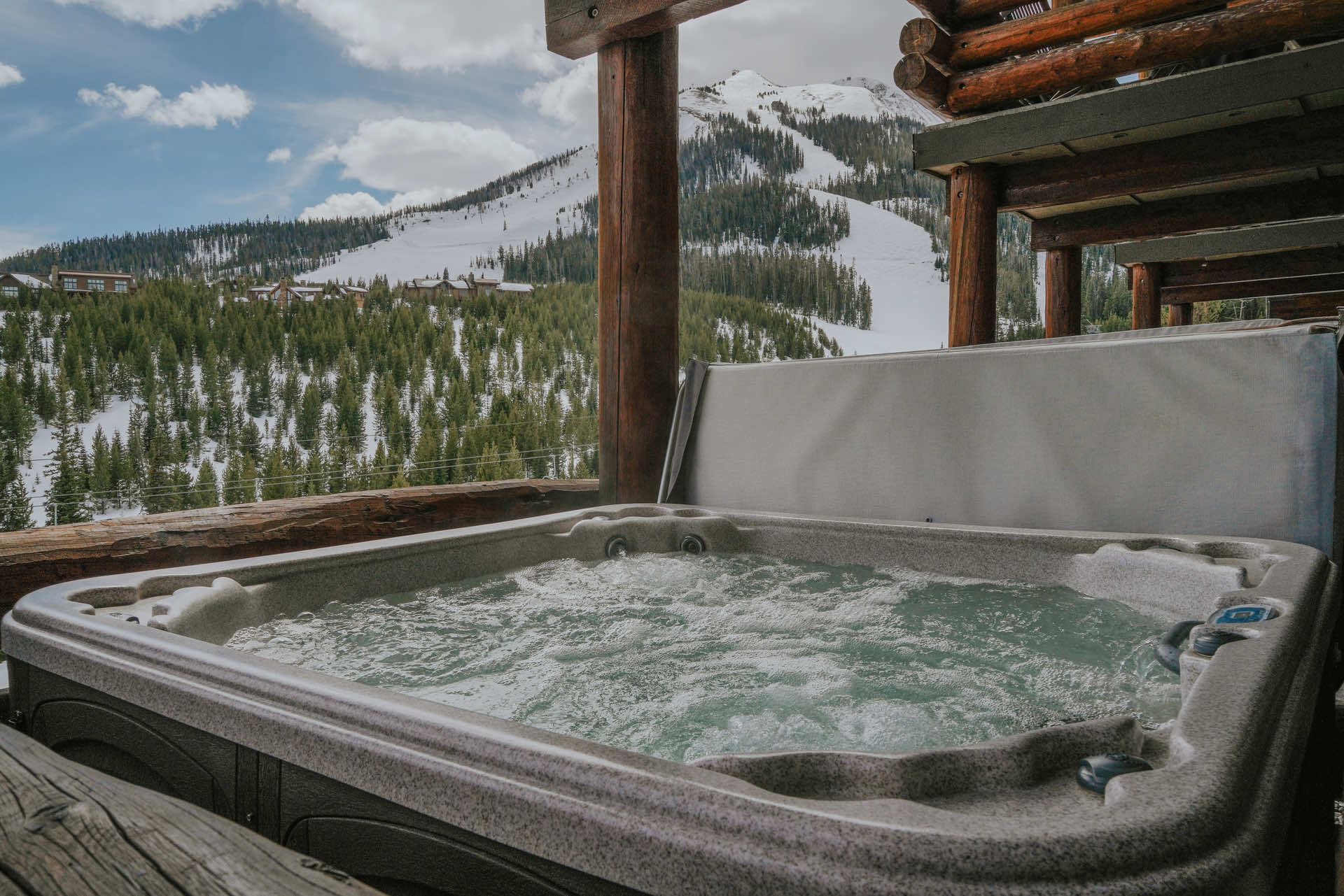 Saddle Ridge Condo Hot Tub | Big Sky Resort Vacation Rentals